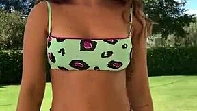 gostosa com a boceta saltando para fora em cena brasileira com teen argentina.