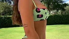 gostosa com a boceta saltando para fora em cena brasileira com teen argentina.