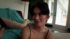 哇！Kylie Ireland和Ashlyn Rae玩18+嫩妹老少女同指奸