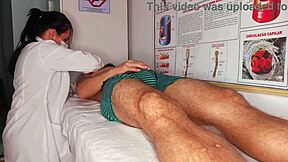 tive uma ereção na frente da enfermeira brasileira com big tits licking my monster cock