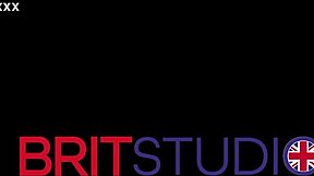 英国18岁妹子沙发上被猛干内射