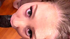 杰克斯·斯莱赫教少女阿里埃塔·亚当斯用大黑鸡巴深喉技巧，最后射脸。