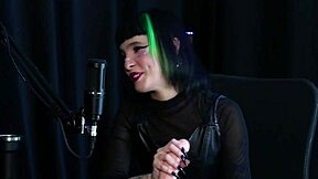 Safada G�tica Demonstrates Boquete and Gets Tits Sucked