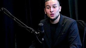 Sexo anal brings nothing but pain in her first session that's funny when teaching a husband