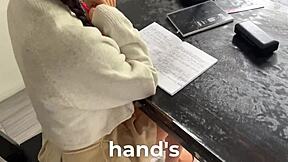 西班牙老师大鸡巴操小巧18+棕发嫩妹18+在教室桌上POV