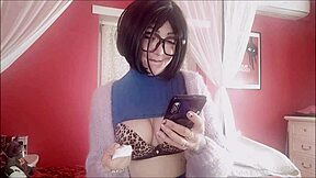 Oh man chantal just squirted everywhere using her huge new sex toy for first time at home.