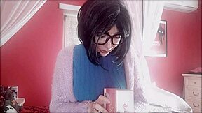 Oh man chantal just squirted everywhere using her huge new sex toy for first time at home.