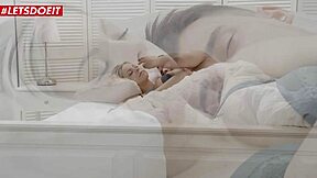 金发18岁妹早起深喉男友大屌激情内射