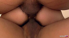 日本少女在无码三人行中肛交和双插内射粗暴骑乘手指