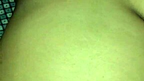 Indian Housewife Shows Juicy Wet Pussy Close-Up