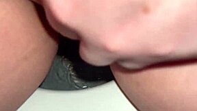 oh man, you gotta see this arabian snowwhite pissing in the shower, craving licks and feels from every guy in los angeles usa