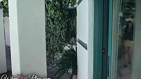 Hey these cute lesbians are kissing and making up it's so sweet 😘💕