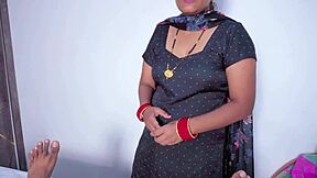 Indian Desi Prostitute Bhabhi Dealing For Fuck With Client On Road She Fucked By Him In Doggystyle With Hindi Audio