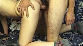 大学生黑发妹后入舔屄小奶颜射