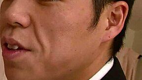 呃我是日本18岁嫩妹被大叔诱惑破处老少无码JAV猛骑