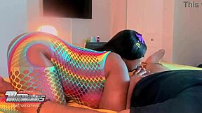 丰满美女大黑屌湿漉漉口爆吞精