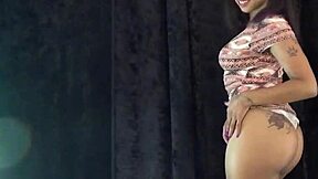 闷骚黑人小个子熟女大奶分享试镜内幕！