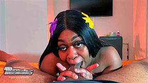 丰满美女大黑屌湿漉漉口爆吞精