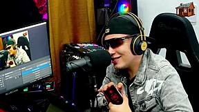 Binho ted chupa bem gostoso a buceta rosa da ninfeta na mesa do podcast o ruan fica sem palavras podcast pepum no barraco ela manda with brazilian brunette kissing and pussy licking