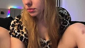 你能抠这光滑湿18+屄玩到极致吗？