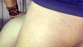 An 18 year old babe gets a close up creampie from a huge monster cock in homemade sex