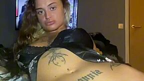 嘿，看哥特骚18+妹自插屁眼玩野😈🍑