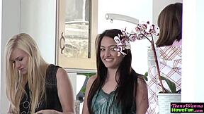 业余毛逼浪女被猛抠硬核实录！