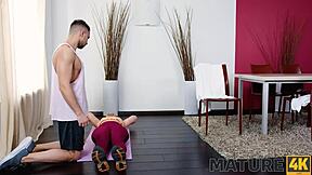 The young stud paused his workout to seduce the blonde cougar with cowgirl riding. She craved that intense blowjob and mature dicking in the sporty setting.