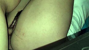 Estudante me ordenha quando estamos sozinhos no escritório.