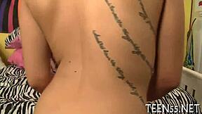 刚成年少女情侣粗暴硬核干娇小小奶妹吸屌