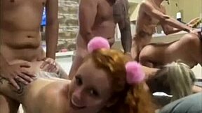 3 PUTAS DANDO DE 4 NO SOFÁ