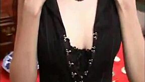 Liz Vicious孤单晚宴激烈自慰狂欢