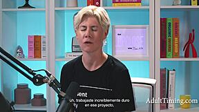 小巧亚洲色星Lulu Chu探索天主教罪恶感和好奇心在中国场景