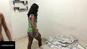 Aprovecho que mi hermanastra quiso tener sexo para meterle mi enorme pene duro por su vagina deliciosa.