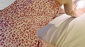 瘦亚洲大学生花背心秀美腿玉足独玩足控