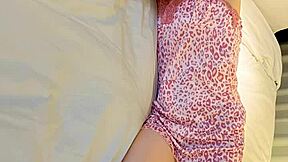 瘦亚洲大学生花背心秀美腿玉足独玩足控