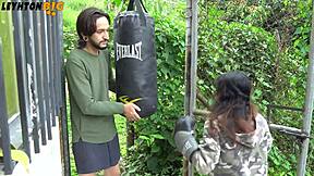 Vecina PRACTICABA Boxeo Y Me NOQUEA Luego Me CONSUELA Chupando Verga Y Montando POV En Sexo Rápido