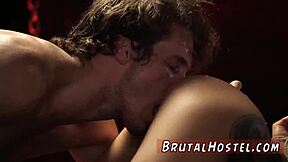 车库捆绑极致支配金发女惩罚男奴狂肏