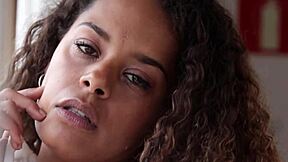 西班牙卷发美女阿加莎Playboy独奏自慰