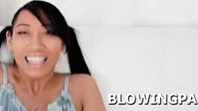 娇小18岁亚洲妹试美国屌深喉舔屁眼超狂野