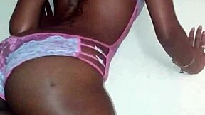 Lola dances and strips in sexy moves – watch her undress! 🔥💃