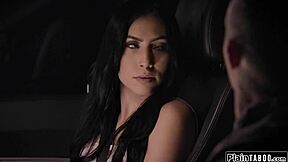 俩老家伙支配娇小18+少女3P猛干