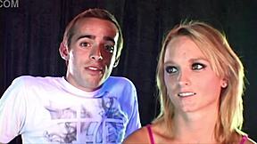 金发美女分享选角故事娇小细节