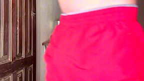 婚礼健身辣人妻小穴灌满热奶