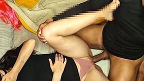 emmascarada chupando verga y cabalgando duro en pareja latina con orgasmo