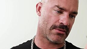 In the casual tale, Charles Dera gives Kelsey Kane old habits rub hard with natural busty blondie sex massage. She enjoys wet pussy action and big tits play.