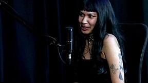 I can't believe this indigenous narcissistic mom spread her cosplay photos everywhere.