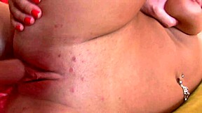 床上大屌后入美女黑发妹鱼网袜骑乘