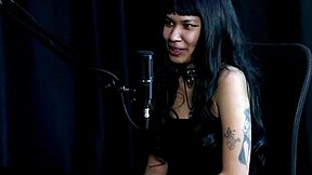 I can't believe this indigenous narcissistic mom spread her cosplay photos everywhere.