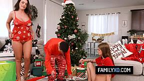 加入继妹继母圣诞炮战狂欢 Elizabeth Skylar Sky Wonderland玩疯了